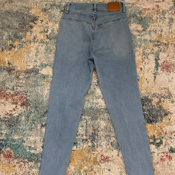 High Waist Levi Jeans - Picture 4 of 5